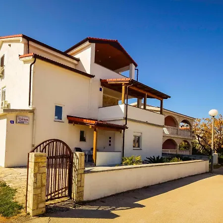 아파트 Matanovi Dvori-3 By Interhome